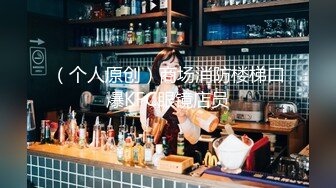 【新片速遞】 长得有点撂的纹身主播，约上女友和表妹酒店里面，展现粉穴，互相玩耍