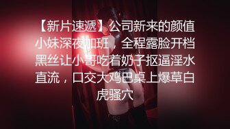   酒店大圆红床拔完火罐的小哥和漂亮女友一边看鬼片一边啪啪