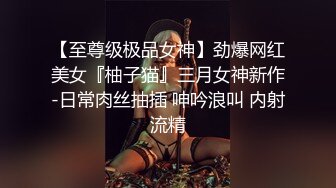 很久没播极品颜值女神，回归后依旧那么骚，撩起衣服露美乳，奶头也是粉的，假屌爆插多毛小穴，牛奶吐得满身多是