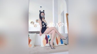 【OnlyFans】逃亡JJ爱KK，狂干群P，大型淫乱场面，两人真实夫妻，女的身材超级棒，群p的场面太过震撼 32