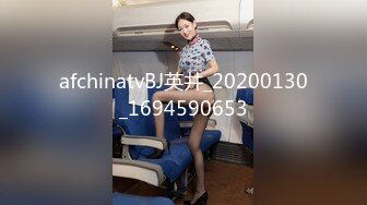 大奶女人味十足美少妇，叫上自己的亲妹妹来和四眼仔搞双飞，美腿妹妹好嫩身材极品